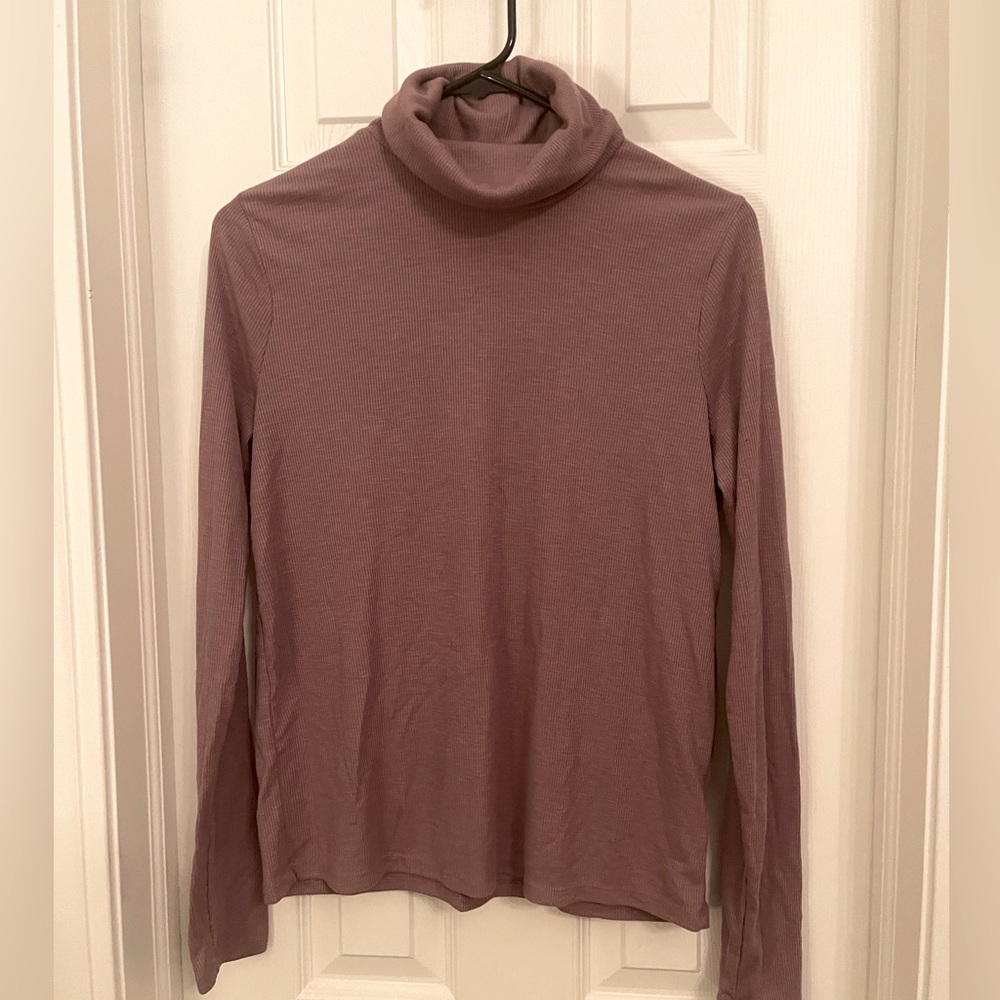 Light purple turtle neck
